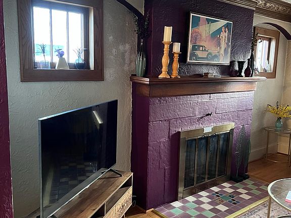 3rd image of 707 S Rembrandt Ave