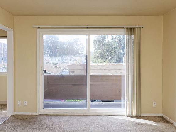 4th image of 206 Chumalia St #5d3ec7024