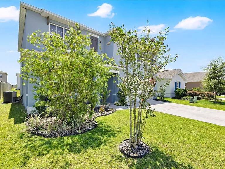 831 Turner Ln — Photo 2