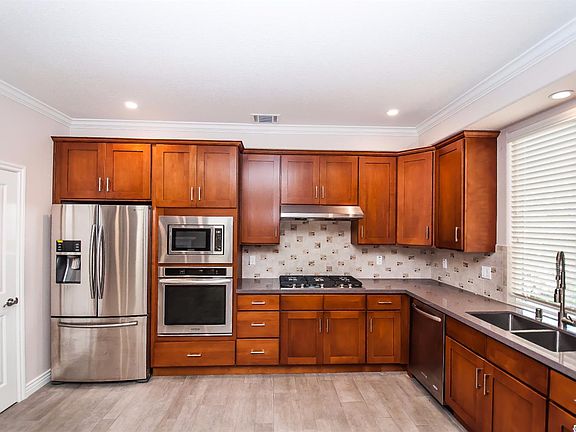 4th image of 310 N Oak Ave ##1