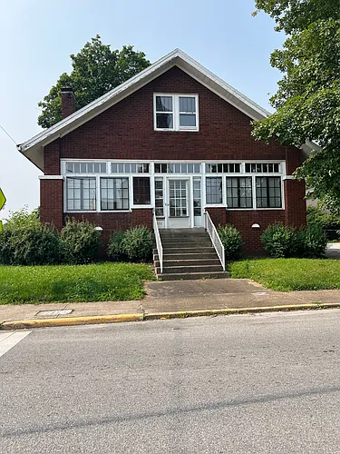 802 W Franklin St Photo 1