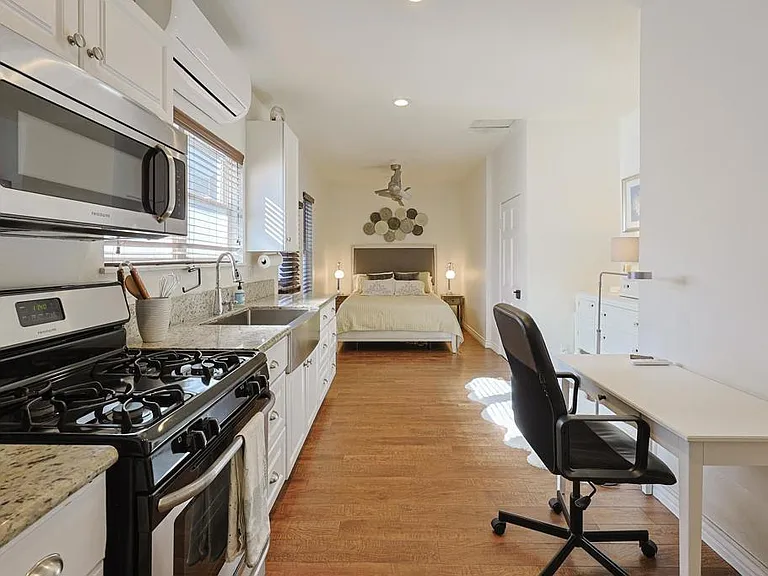 205.5 C Ave — Photo 8