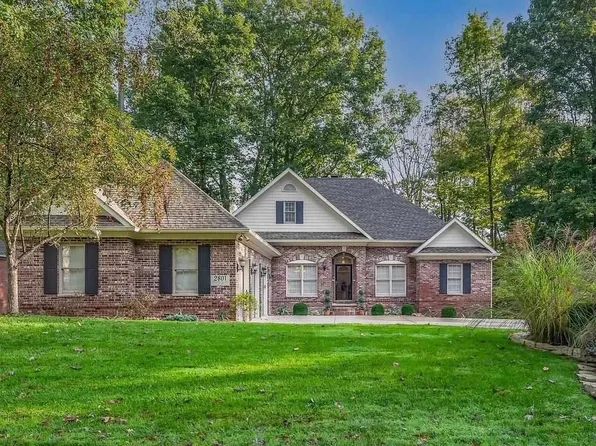 2801 E Pointe Cove Rd, Bloomington, IN 47401