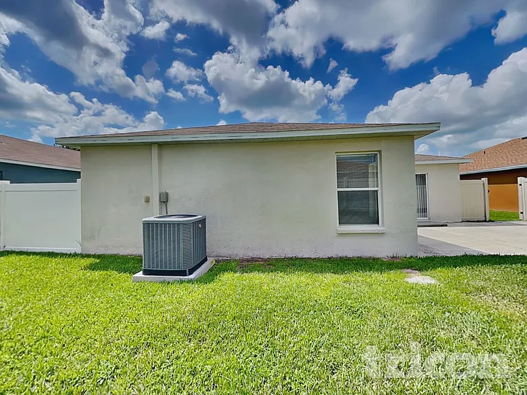 2483 Brownwood Dr — Photo 15