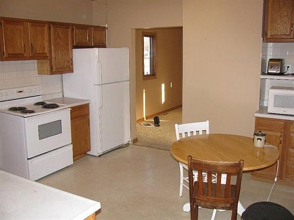 4th image of 803 Prairie Ave