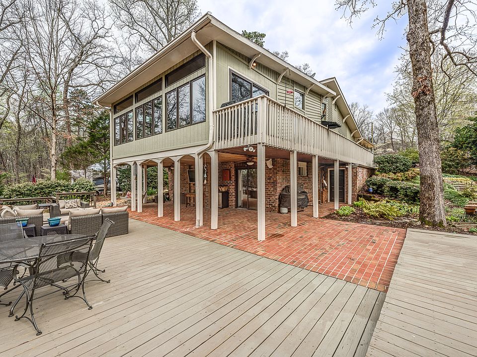 Beautiful Expansive Deck