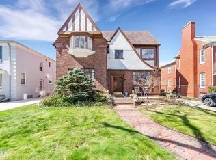 943 Harcourt Rd #1, Grosse Pointe, MI 48230