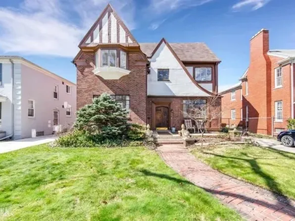 943 Harcourt Rd #1, Grosse Pointe, MI 48230