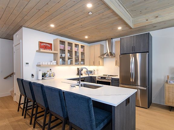 4th image of 37 Village Center Road Blue Spruce #4