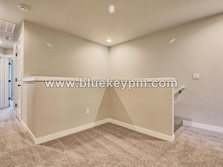 18511 NE 44th Ave — Photo 9