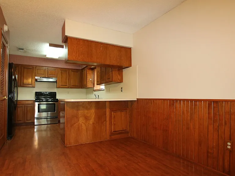 420 Birchwood Ln — Photo 7