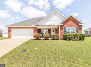 427 Lamplight Dr, Byron, GA 31008