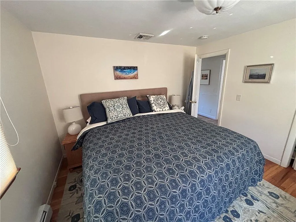 3 bed, 1344 sqft, $3,500 — Photo 2