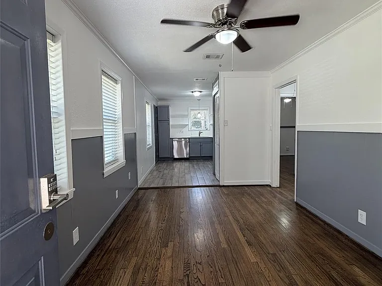 815 Waverly St — Photo 3