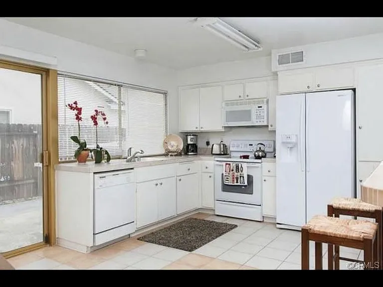 17091 Herbert Ln — Photo 2