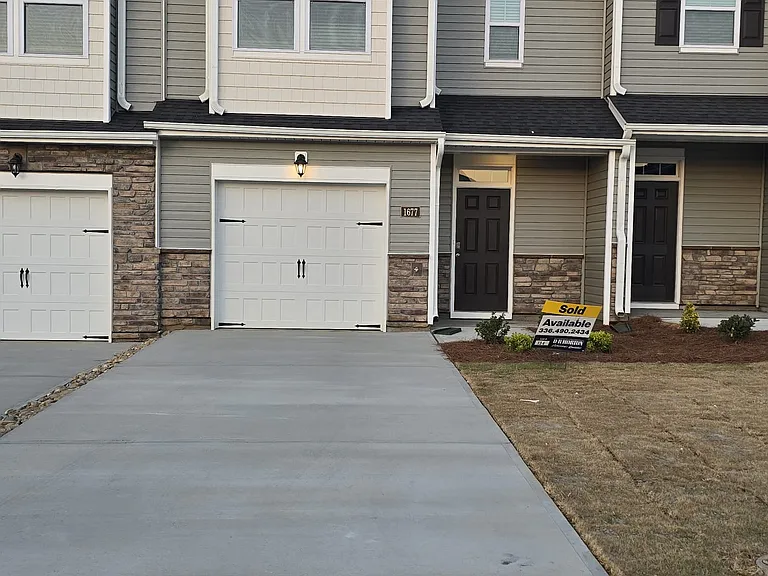 1677 Hallview Ct — Photo 1