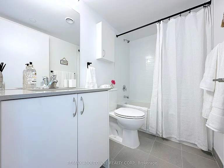 2 River Plate St #1004 — Photo 9