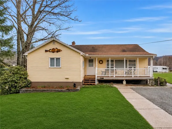 38 Oak St, Deposit, NY 13754