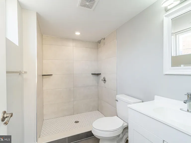 2500 N Mascher St #2 — Photo 12