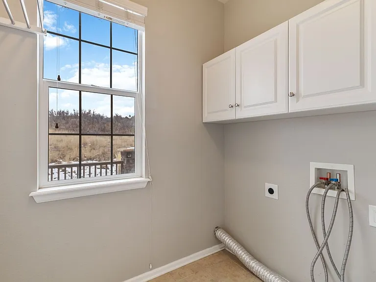 727 Crooked Y Point — Photo 18