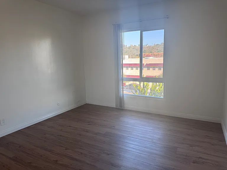 554 Greenbrier Dr #4 — Photo 11