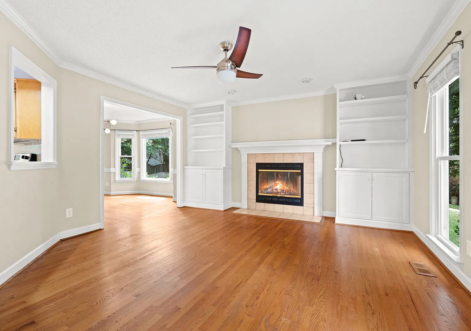 Beautiful 4-bedroom home near Crabtree! — Photo 4