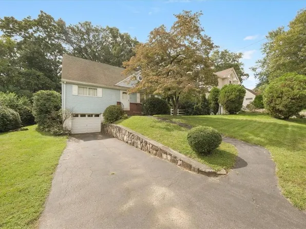 16 Richmond Place, Cortlandt Manor, NY 10567