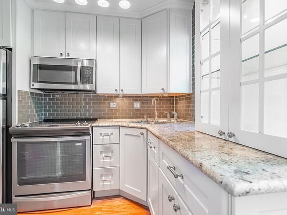 2nd image of 1732 Queens Ln #3-187