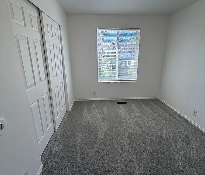 3924 W Dunkeld St #UPSTAIRS — Photo 18