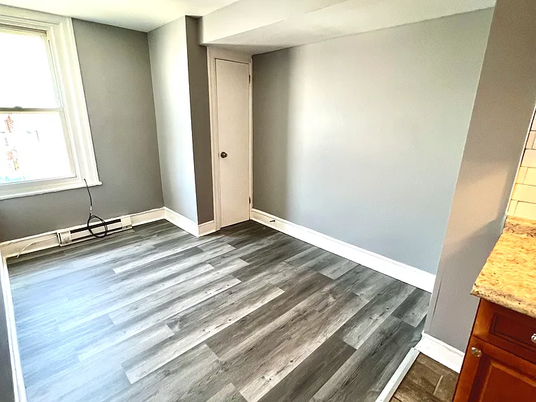 904 E Tioga St #2 — Photo 9