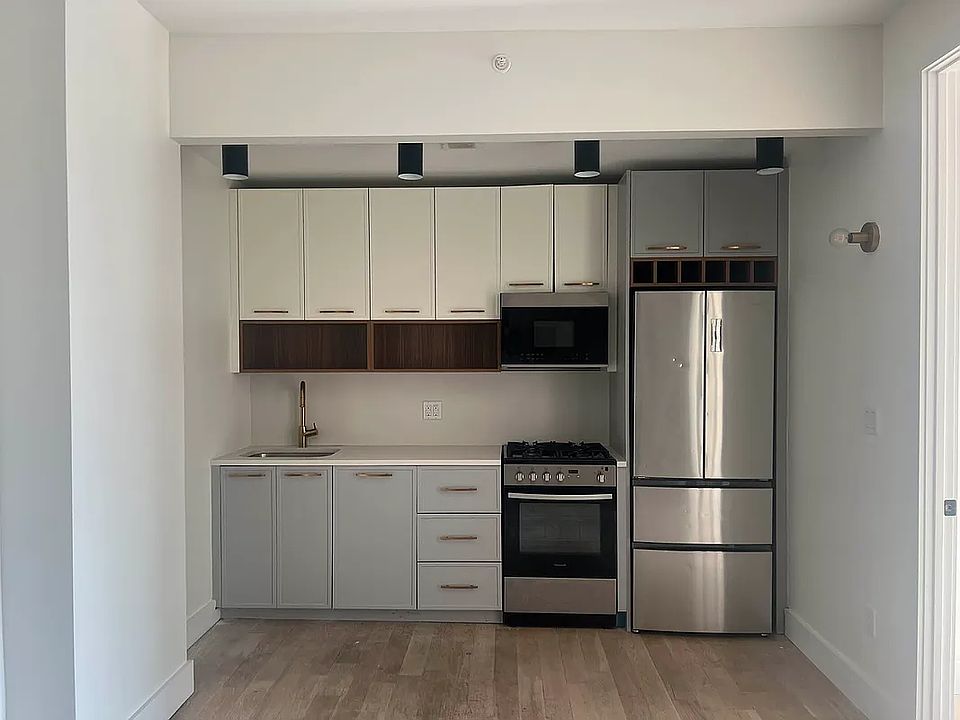 1st image of 933 Rogers Ave APT 3C