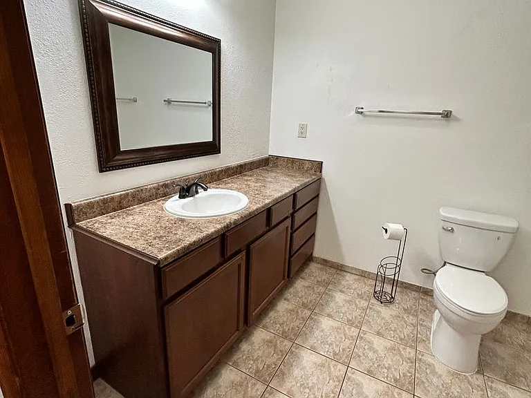 2401 Cosnina Dr — Photo 15