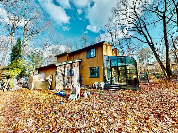 3rd image of 2318 Burntwood Dr