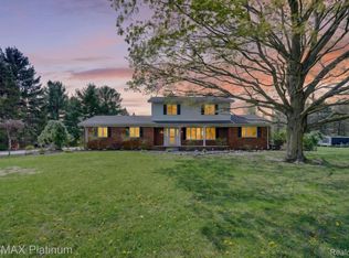 7687 Parshallville Rd, Fenton, MI 48430
