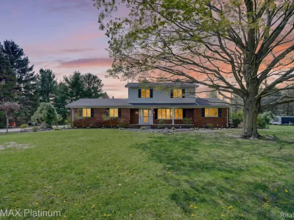 7687 Parshallville Rd, Fenton, MI 48430