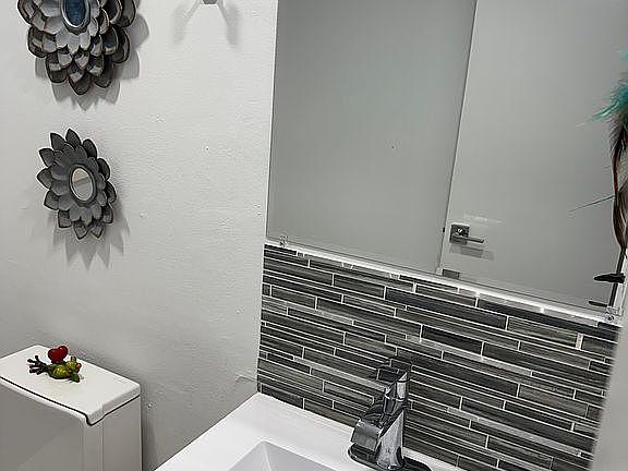 5th image of 1345 West Ave APT 403