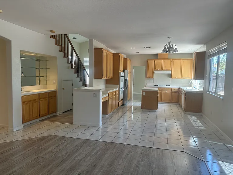 2104 Lynwood Way — Photo 4