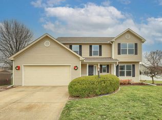 1704 Deer Run Dr, Mahomet, IL 61853