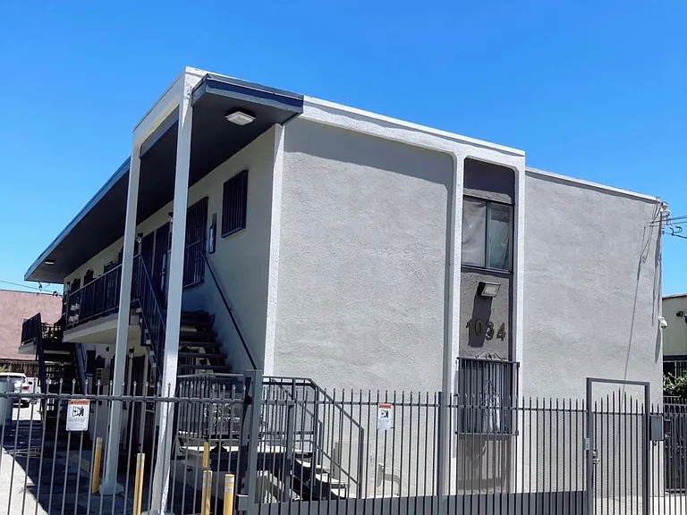 1034 S Ardmore Ave — Photo 1