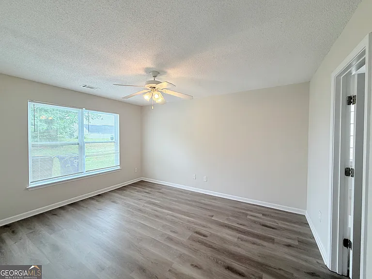 1007 Rolling Meadows Rd — Photo 7