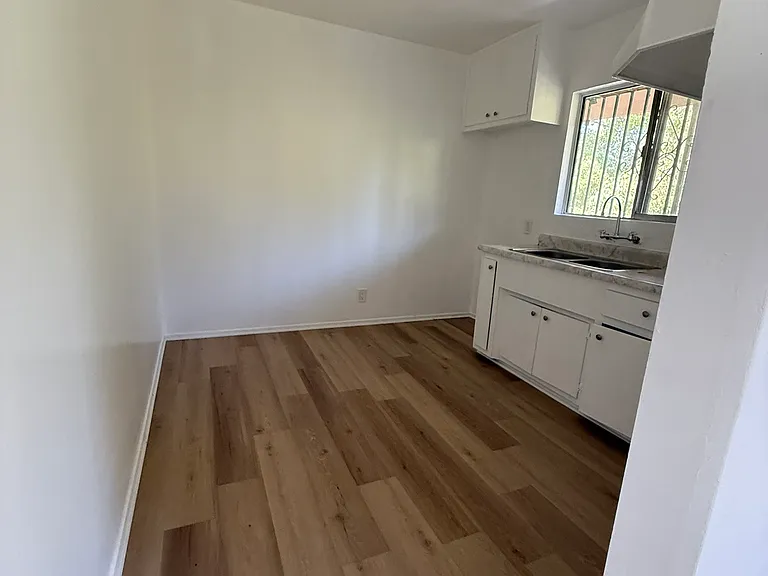 2731 Whittier Blvd #4 — Photo 2