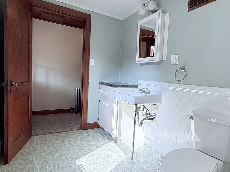 15 Garfield Ave — Photo 2