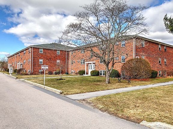 2nd image of 91 Pleasant St APT A6