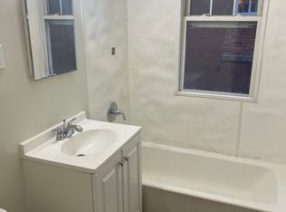 384-386 Woodland St #2, Hartford, CT 06112