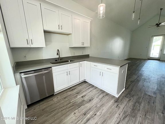 5th image of 300 Seminary Dr #2