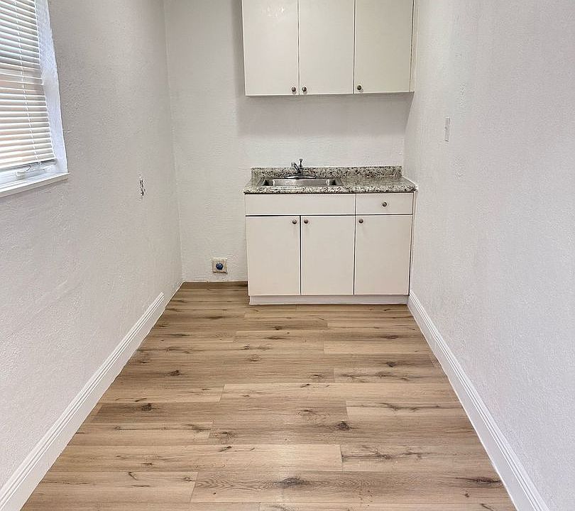 2nd image of 840 NW 10th St APT 6