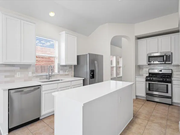 1404 Augusta Bend Dr, Hutto, TX 78634