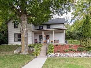 636 W Capitol Dr, Hartland, WI 53029