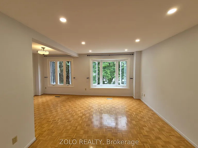 77 Colleen St — Photo 5