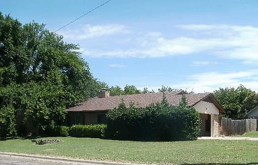 1st image of 701 White Oak Ln